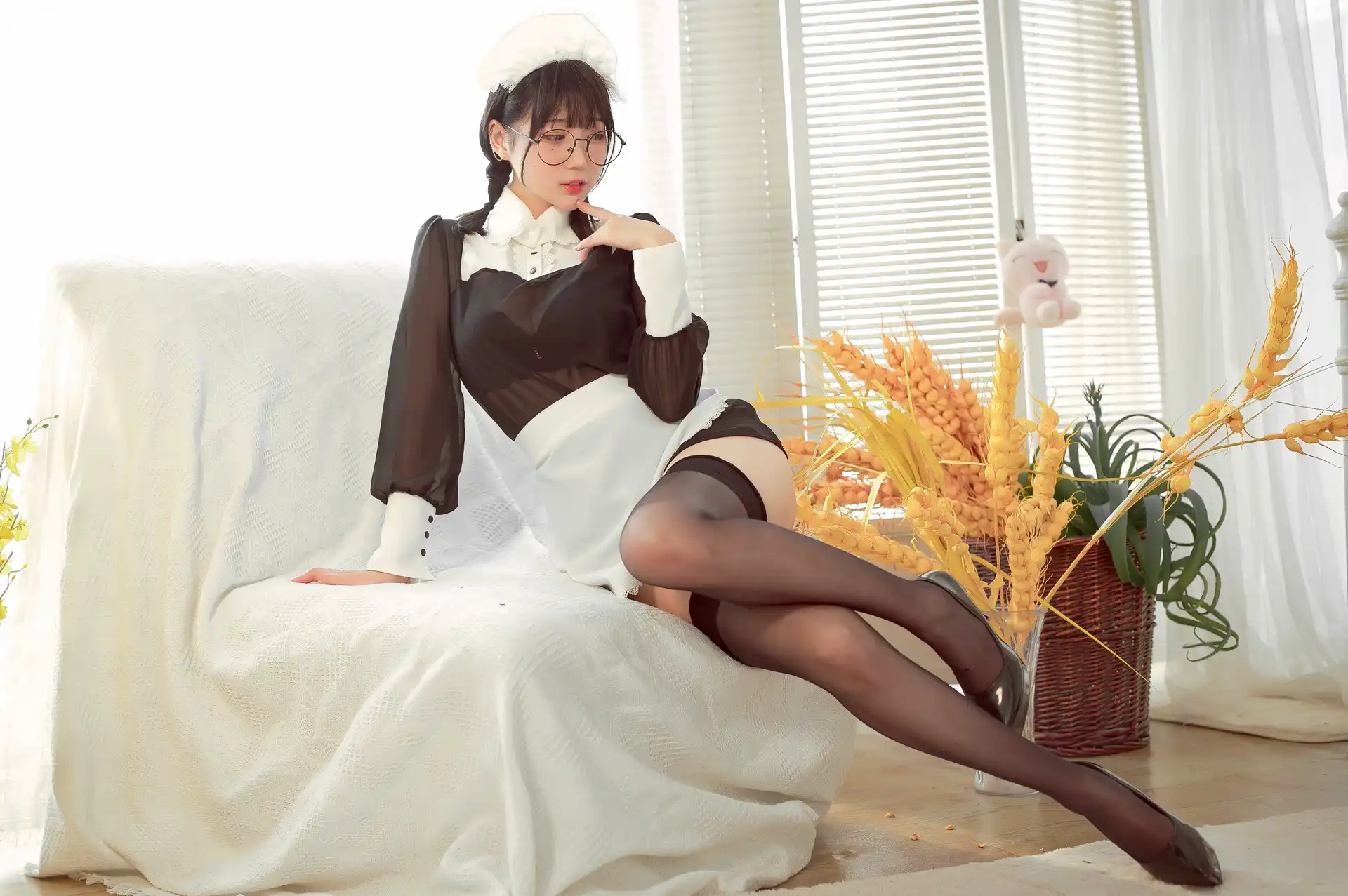 眼镜女仆 [36P 3V]