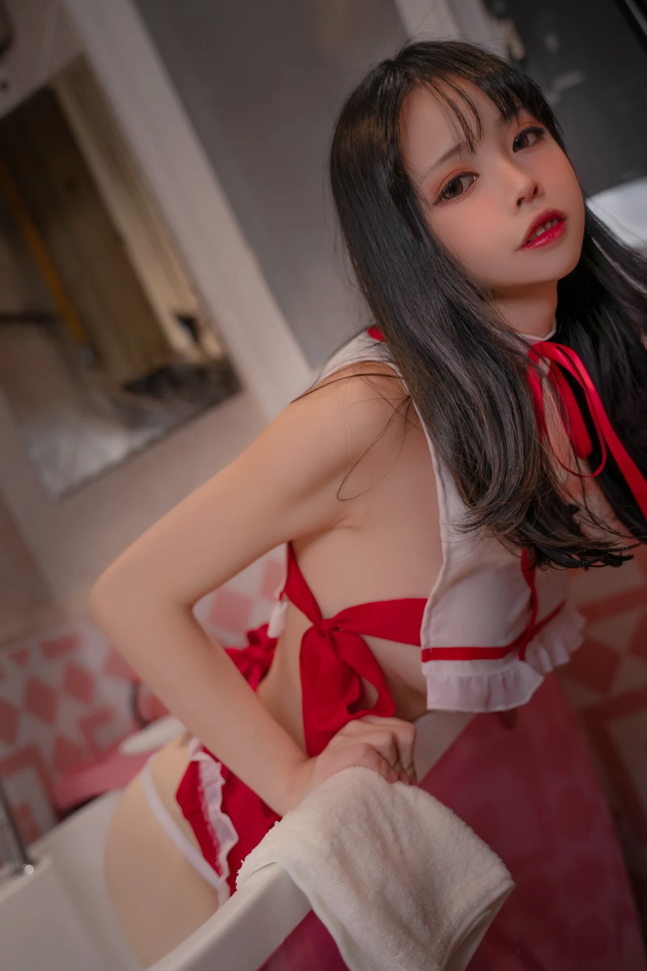 入浴巫女 [32P 1V]