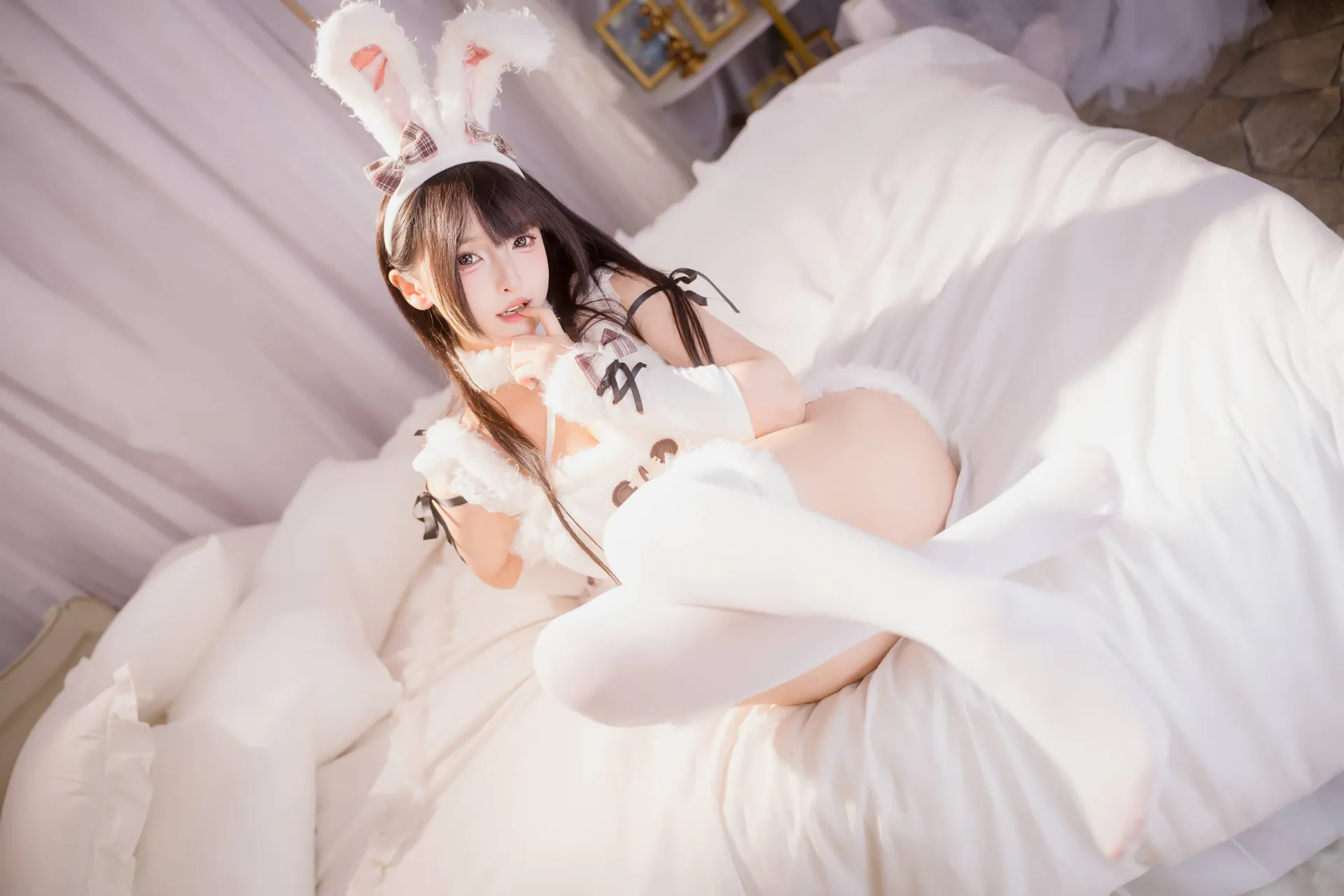 – 毛绒白兔 [75P 2V]